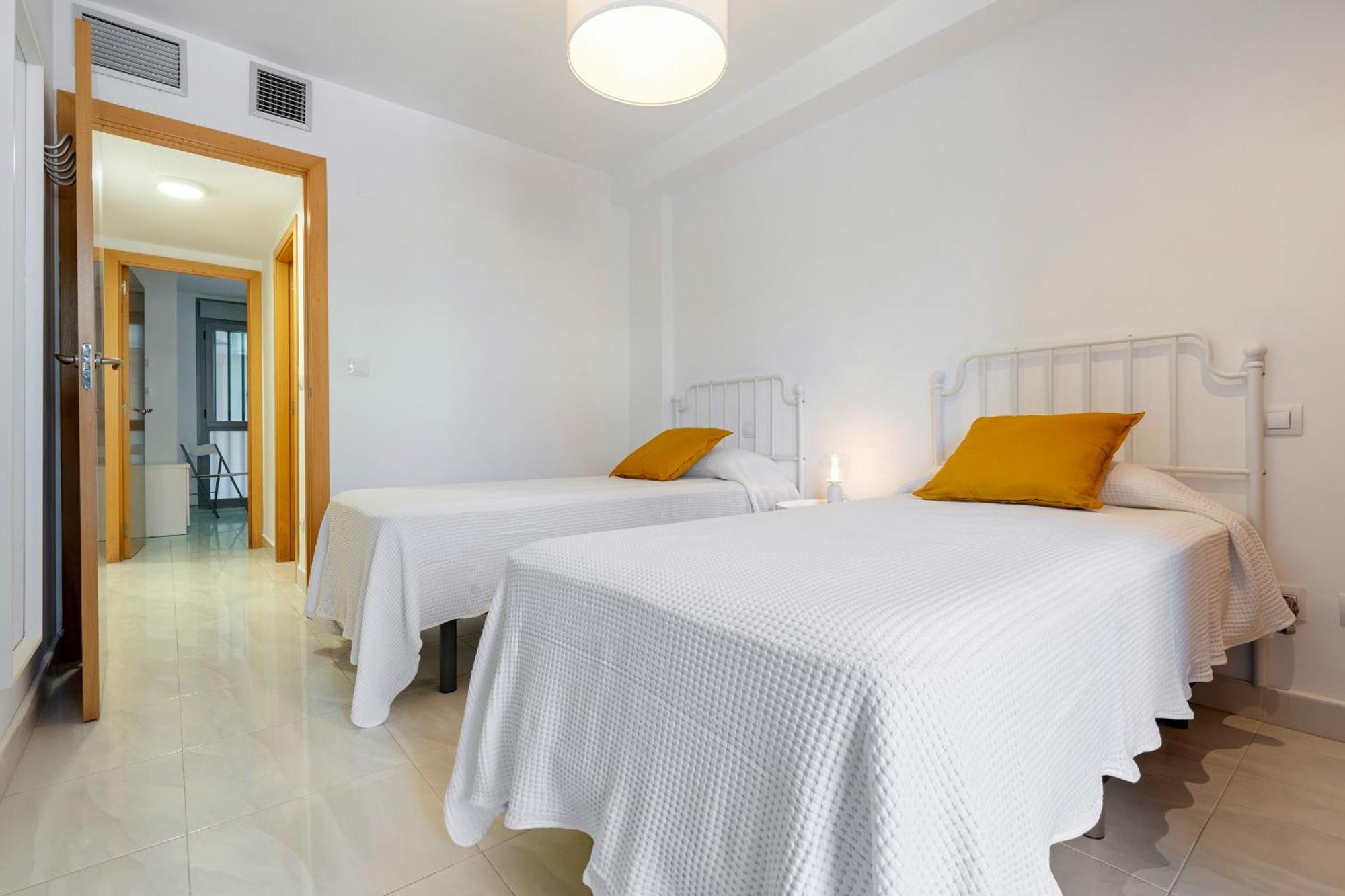 Hauzify I Apartament Mestral Cambrils Exteriör bild